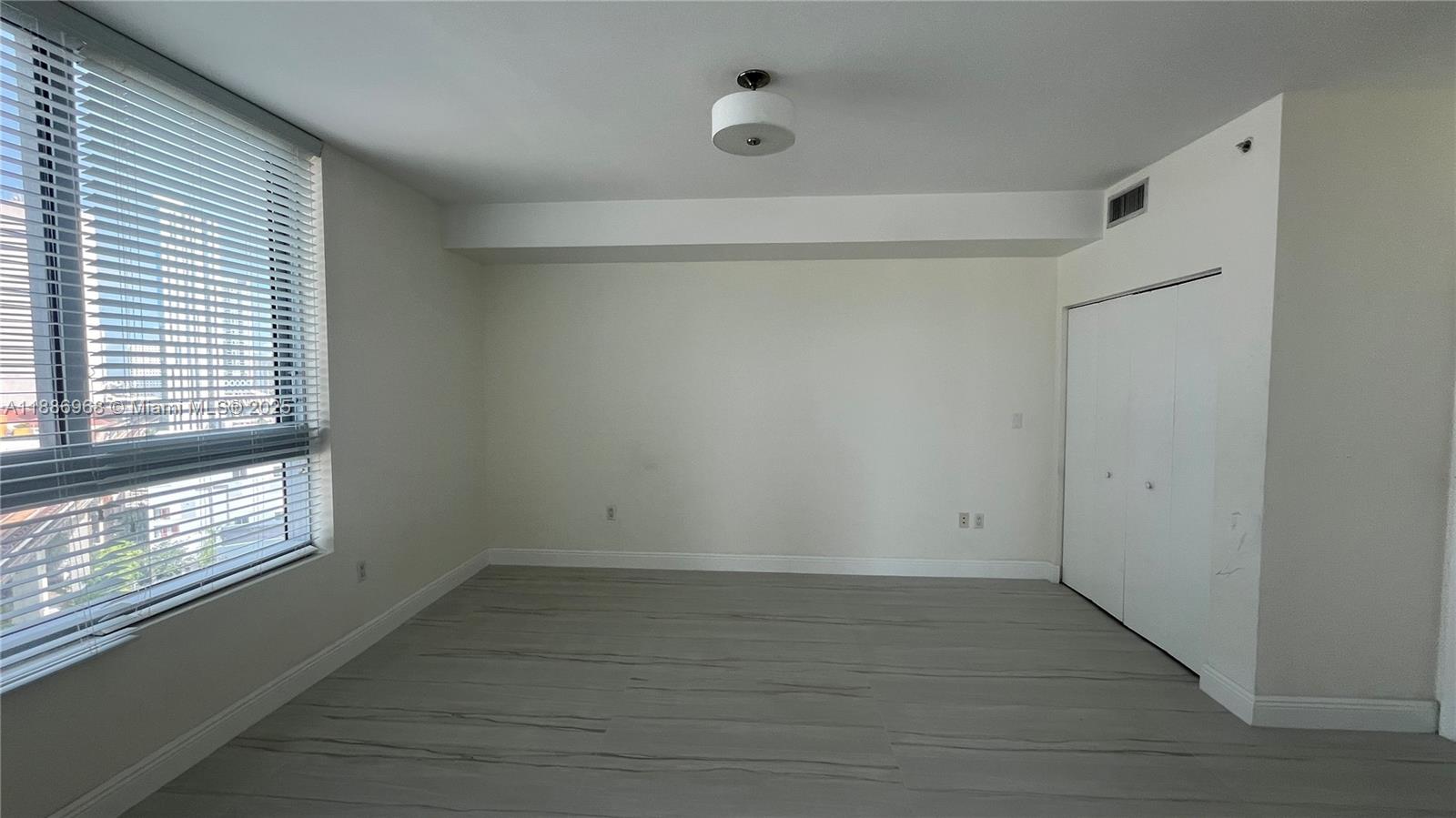 90 SW 3rd St #1412, Miami FL 33130