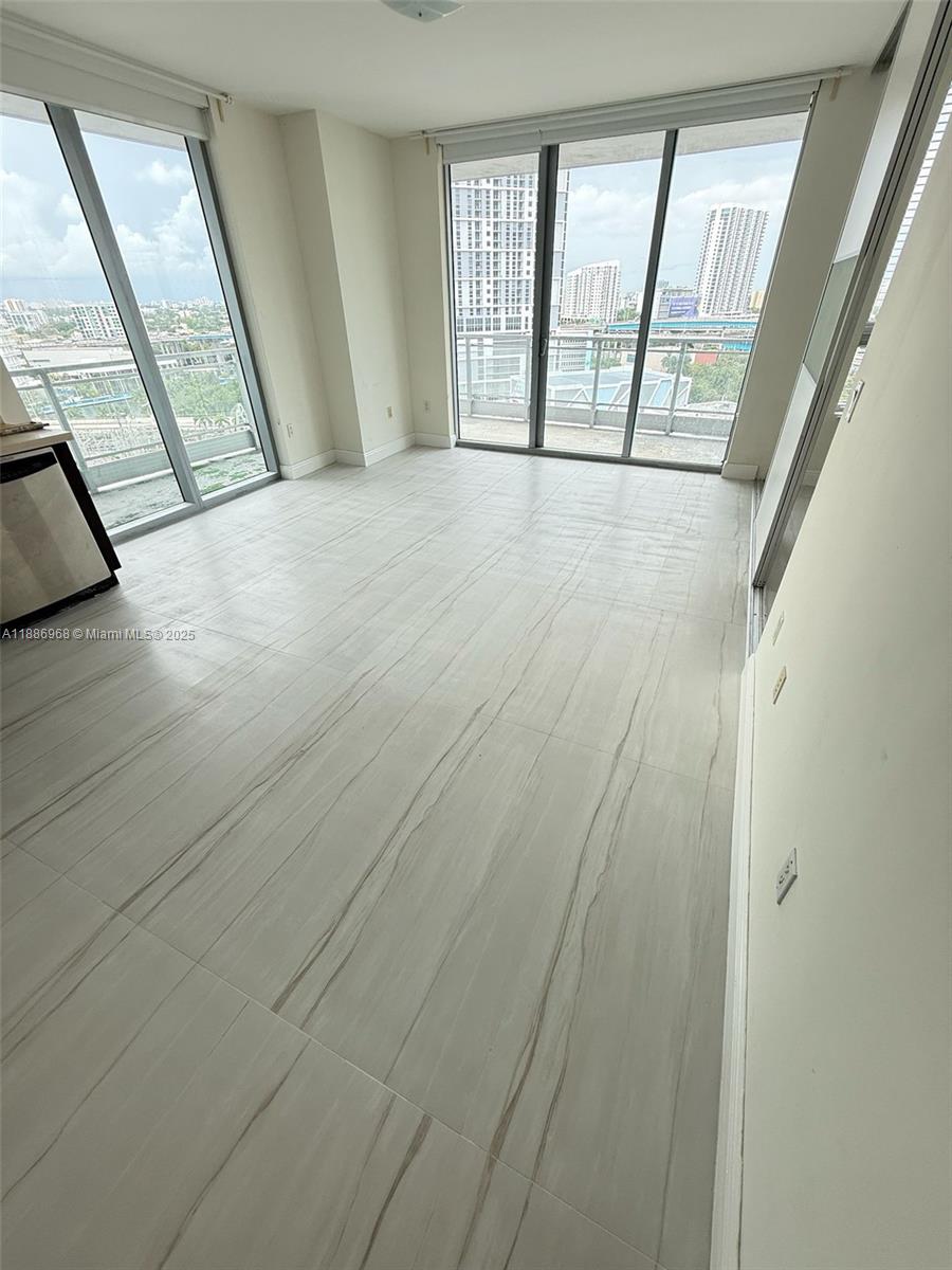 90 SW 3rd St #1412, Miami FL 33130