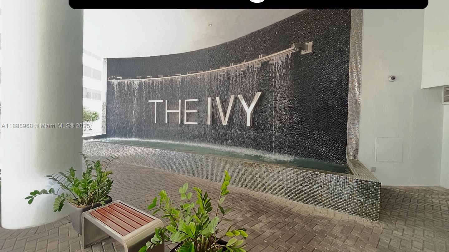 90 SW 3rd St #1412, Miami FL 33130