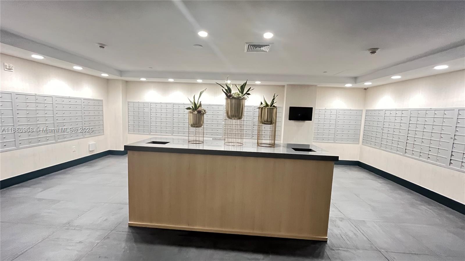 90 SW 3rd St #1412, Miami FL 33130