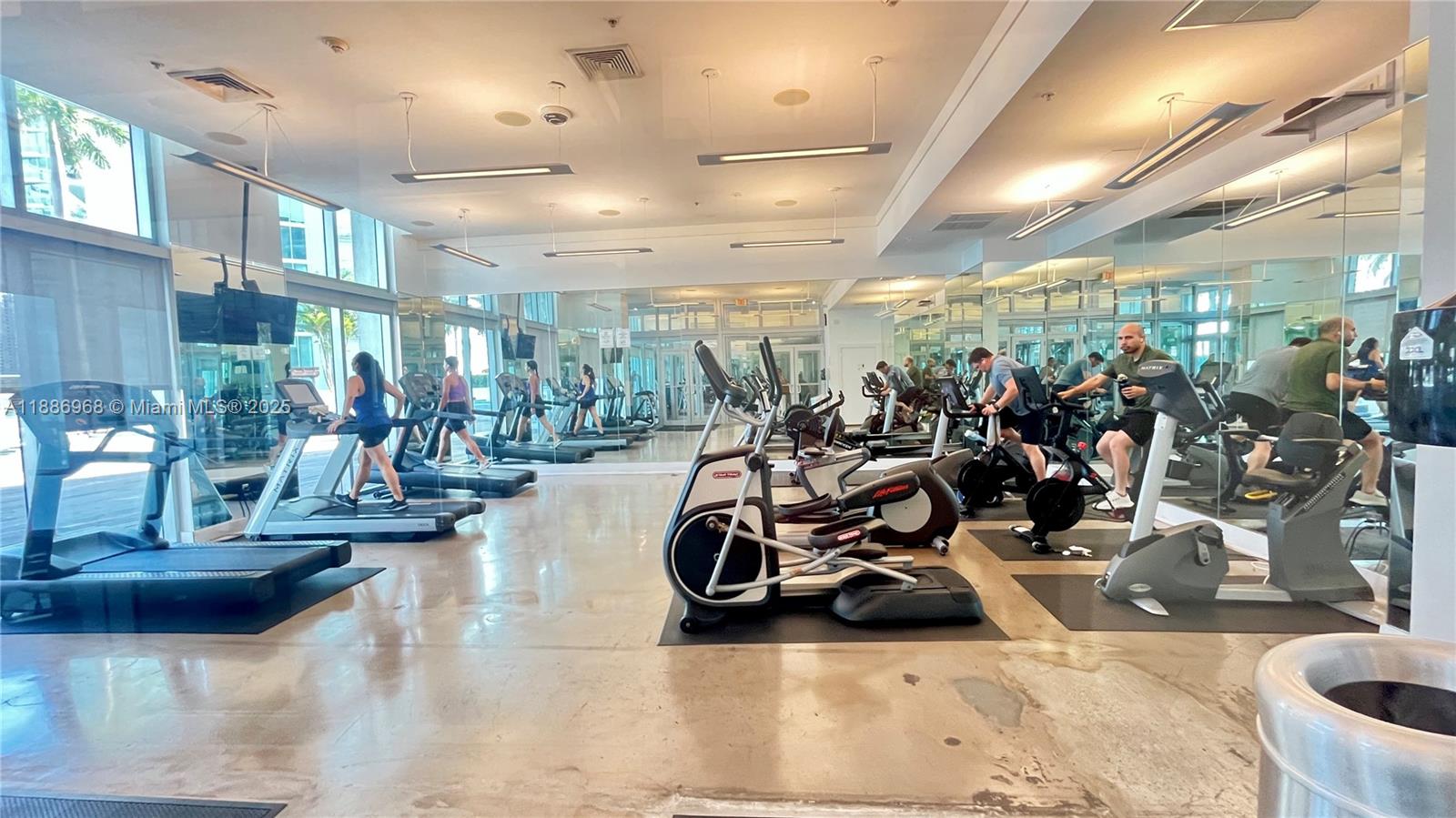90 SW 3rd St #1412, Miami FL 33130