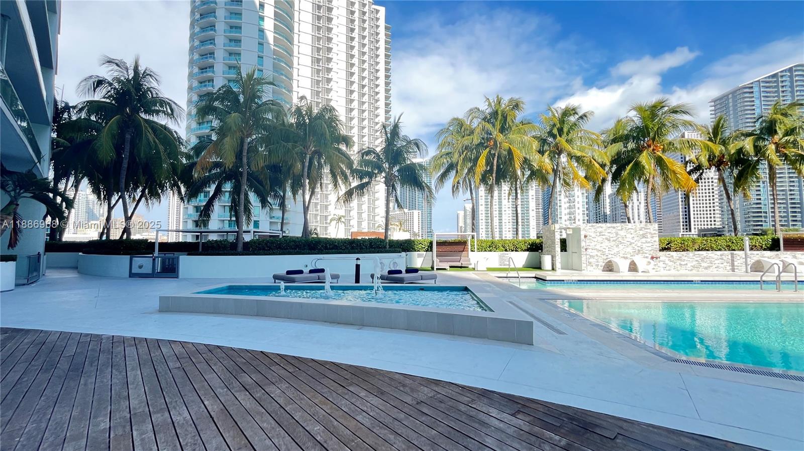 90 SW 3rd St #1412, Miami FL 33130