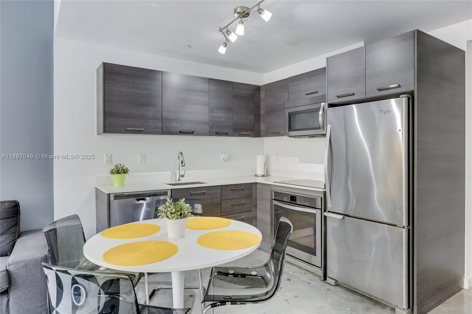 151 SE 1st St #1003, Miami FL 33131