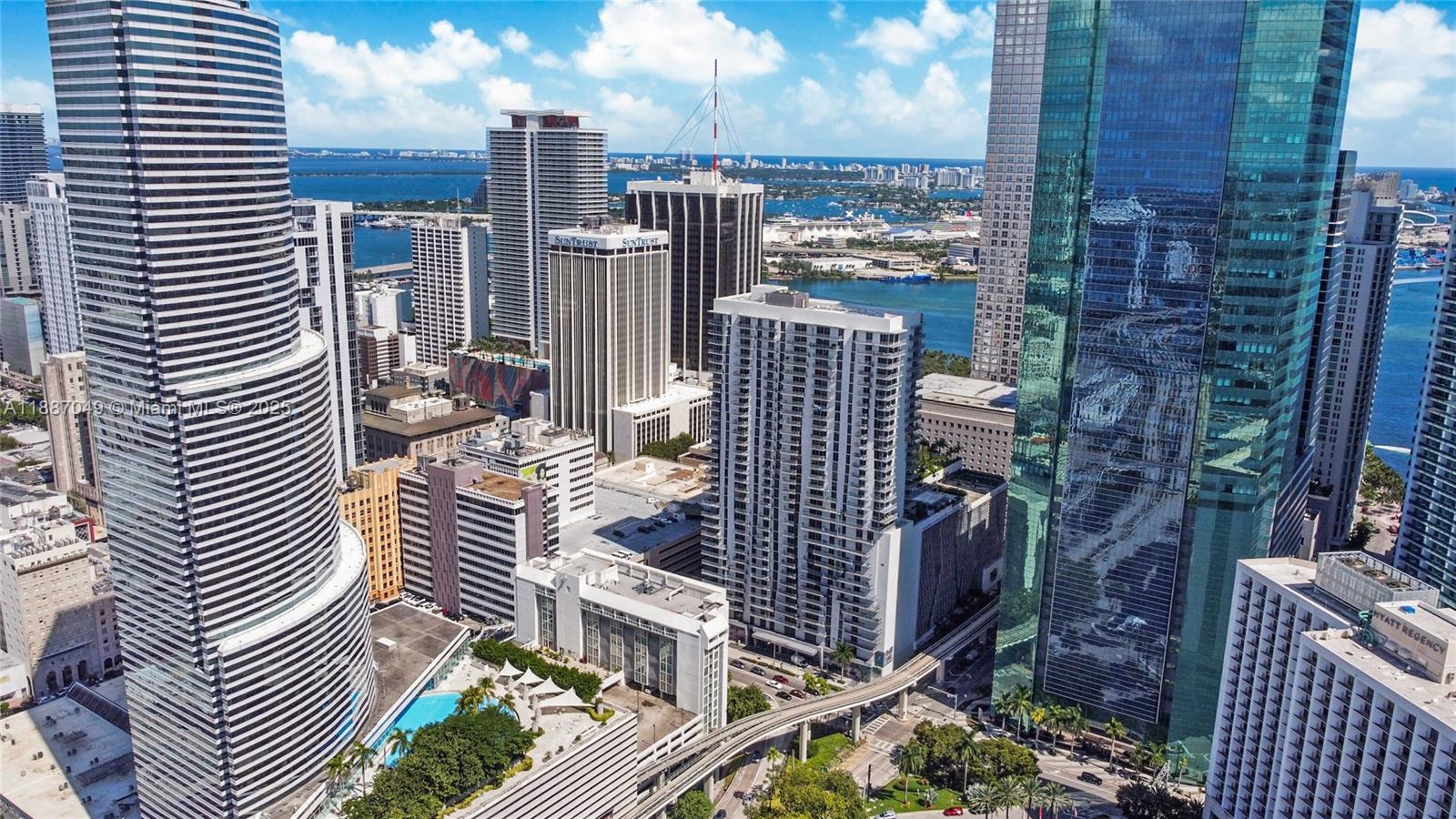 151 SE 1st St #1003, Miami FL 33131