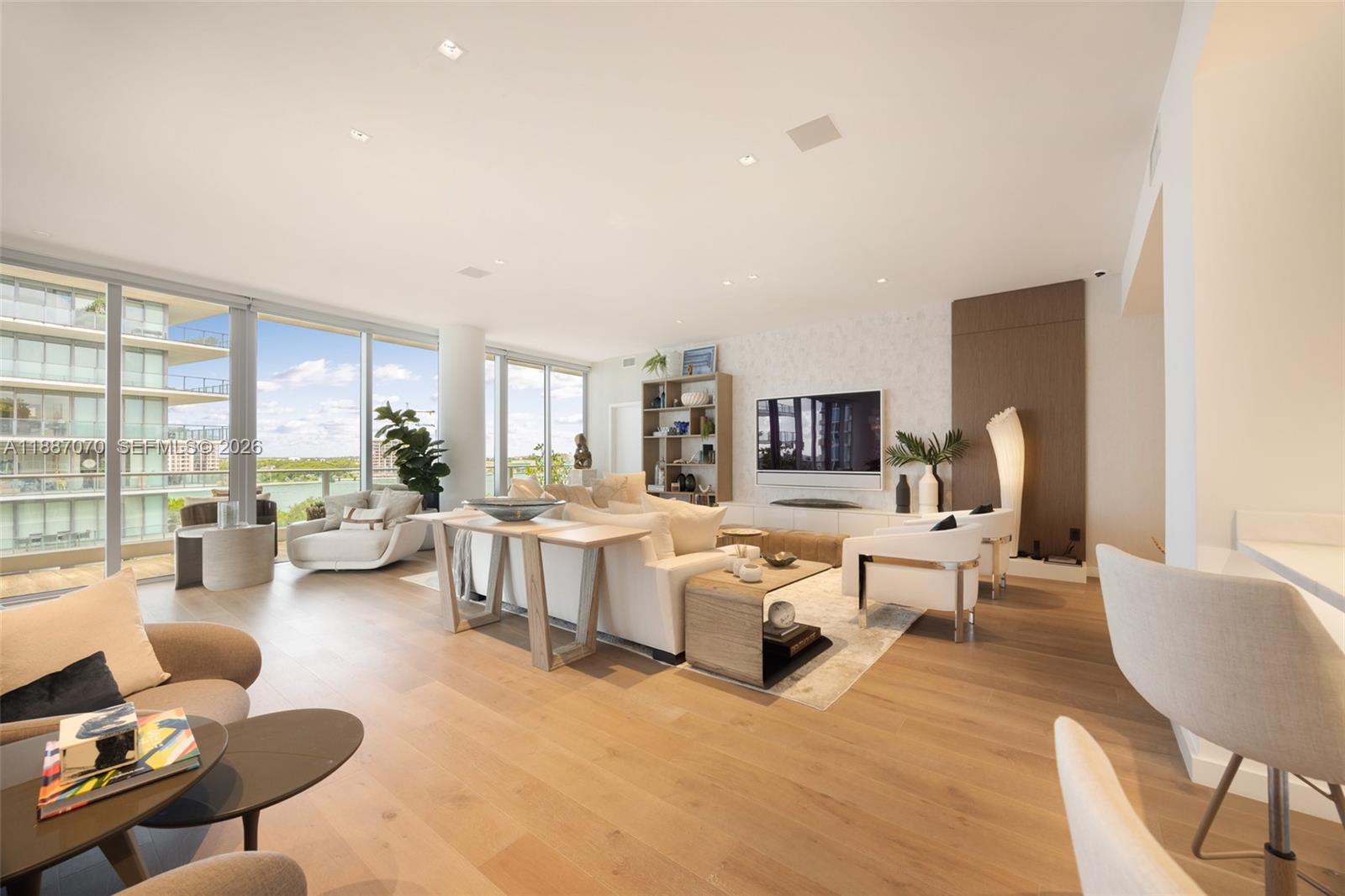 801 S Pointe Dr #PH602, Miami Beach FL 33139