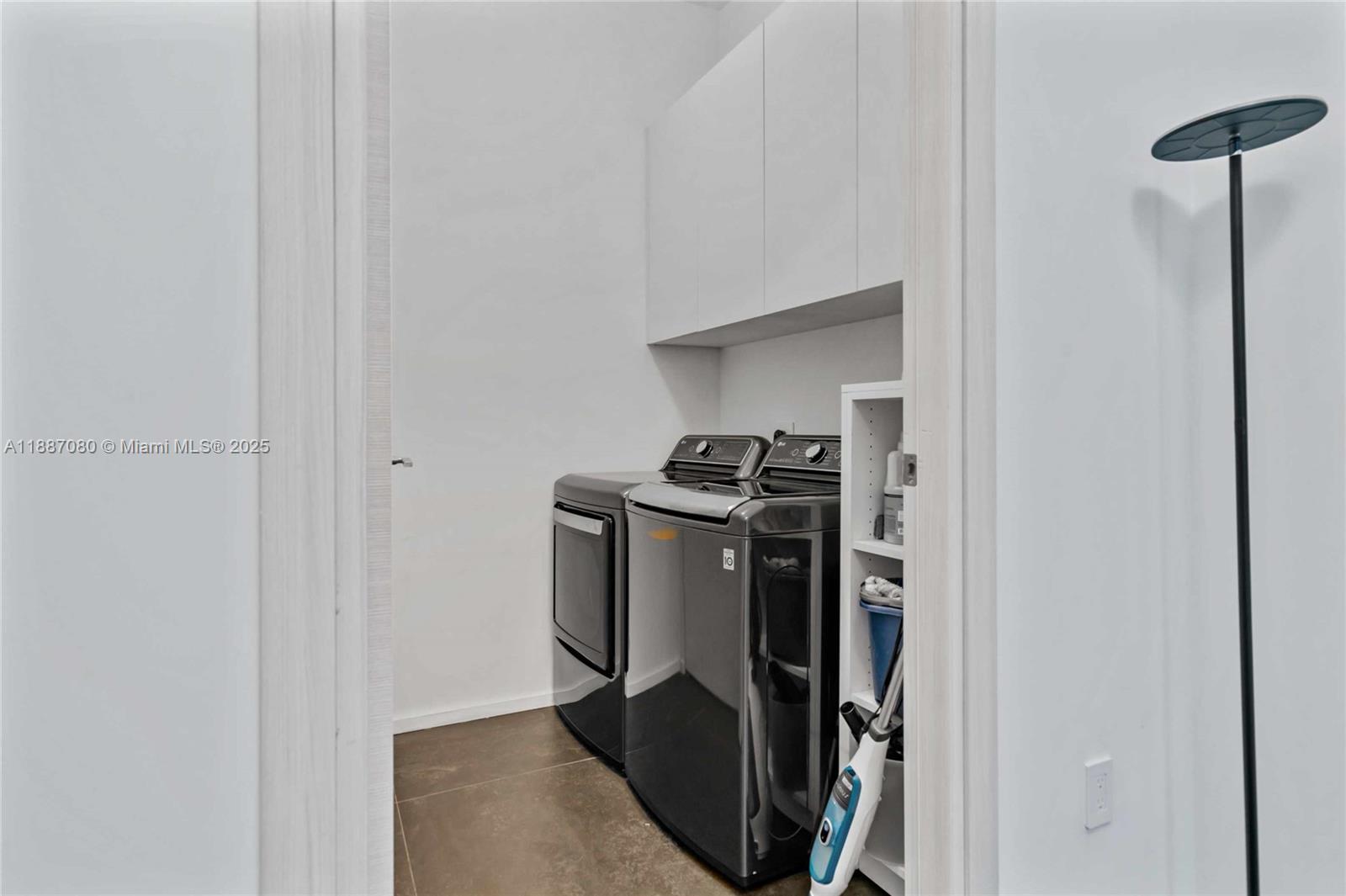 801 S Miami Ave #PH5704, Miami FL 33130