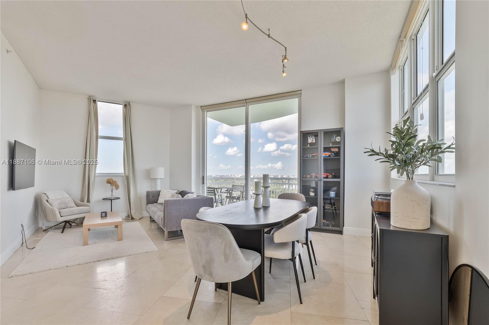 2475 Brickell Ave #2702, Miami FL 33129