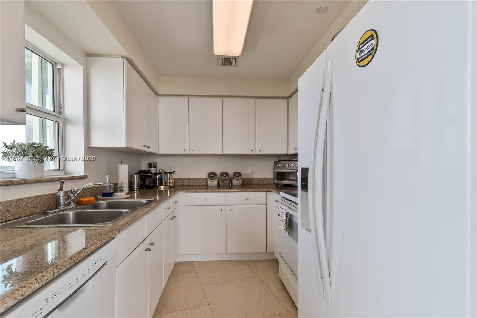 2475 Brickell Ave #2702, Miami FL 33129