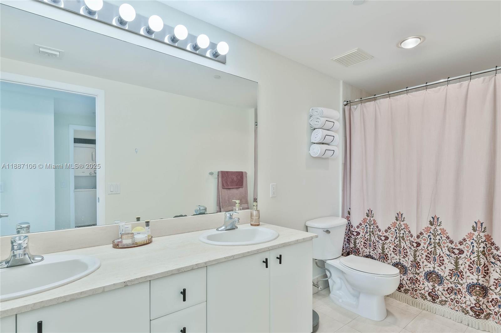 2475 Brickell Ave #2702, Miami FL 33129
