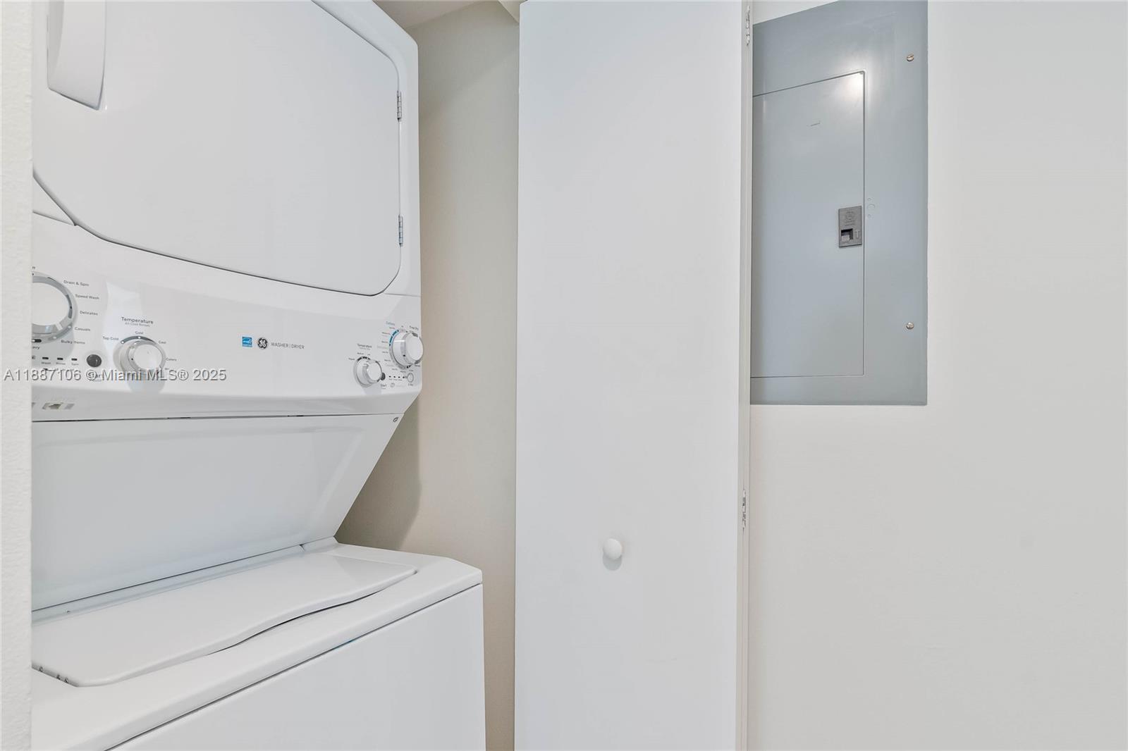 2475 Brickell Ave #2702, Miami FL 33129