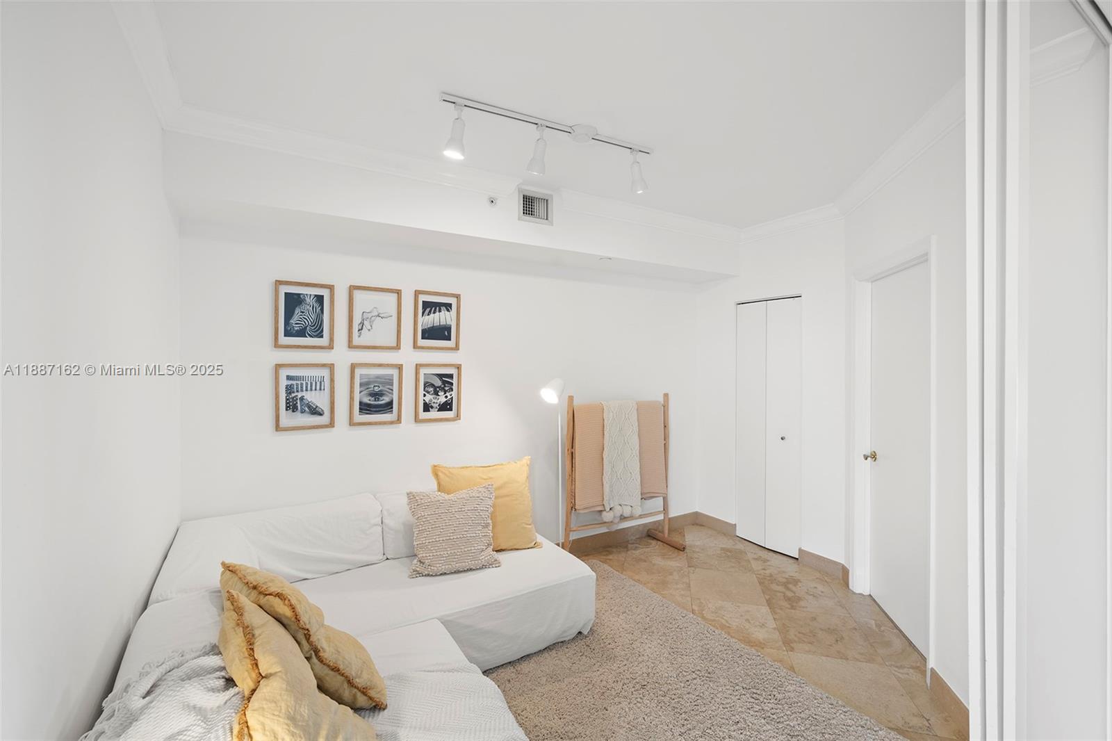 4779 Collins Ave #2006, Miami Beach FL 33140