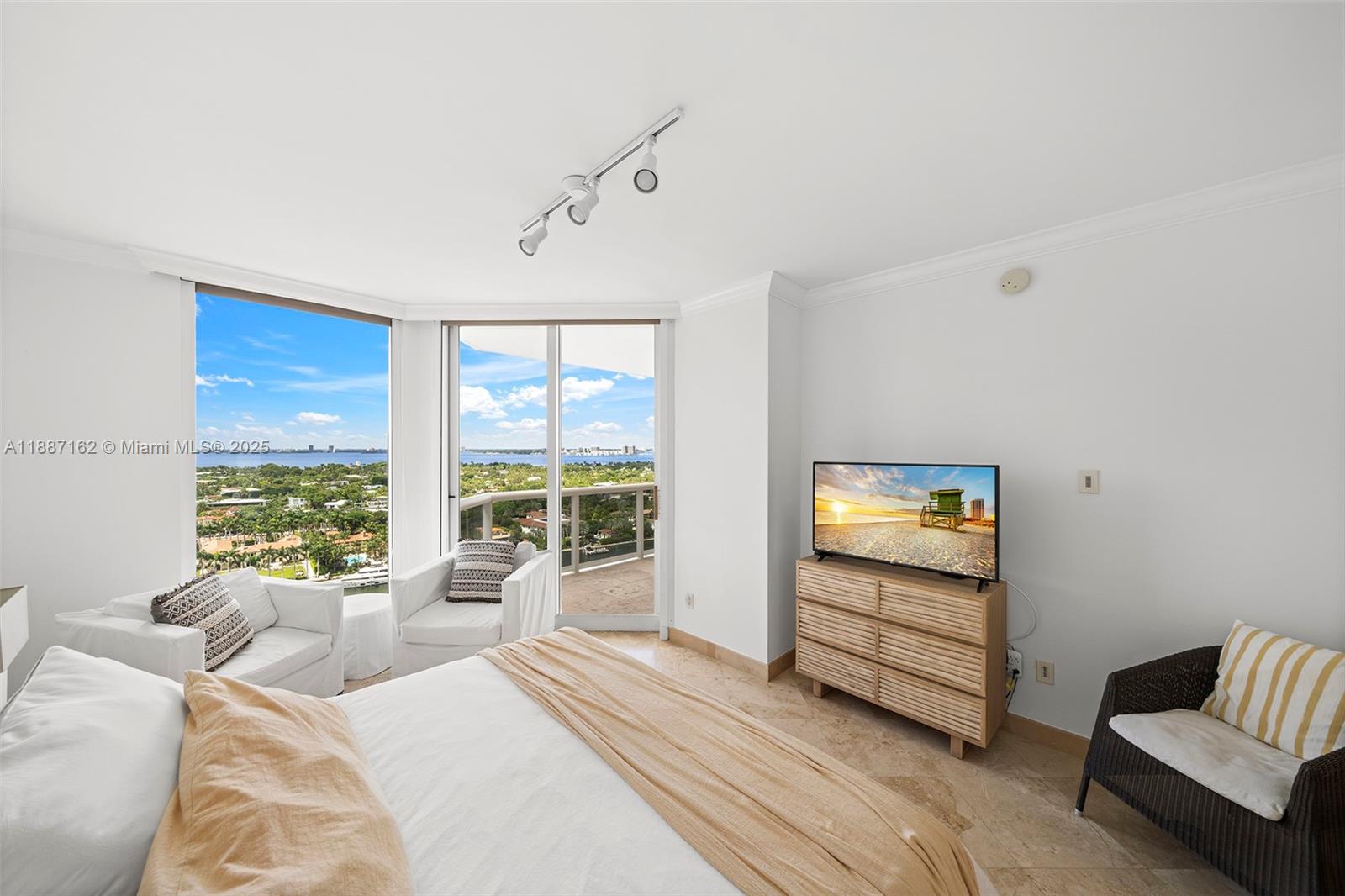 4779 Collins Ave #2006, Miami Beach FL 33140