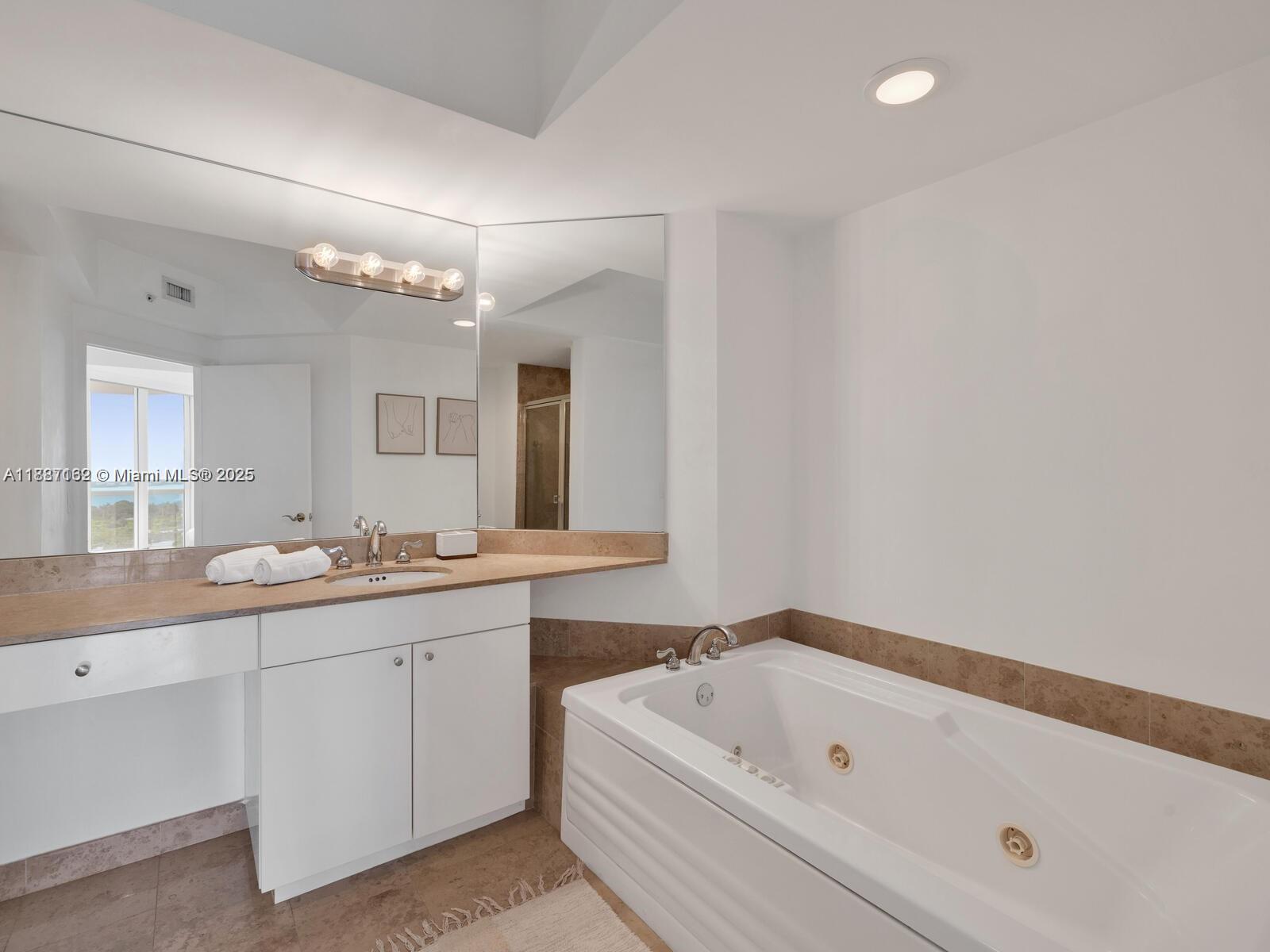 4779 Collins Ave #2006, Miami Beach FL 33140