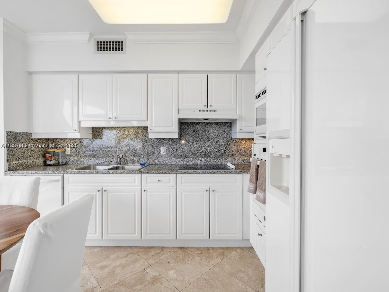 4779 Collins Ave #2006, Miami Beach FL 33140