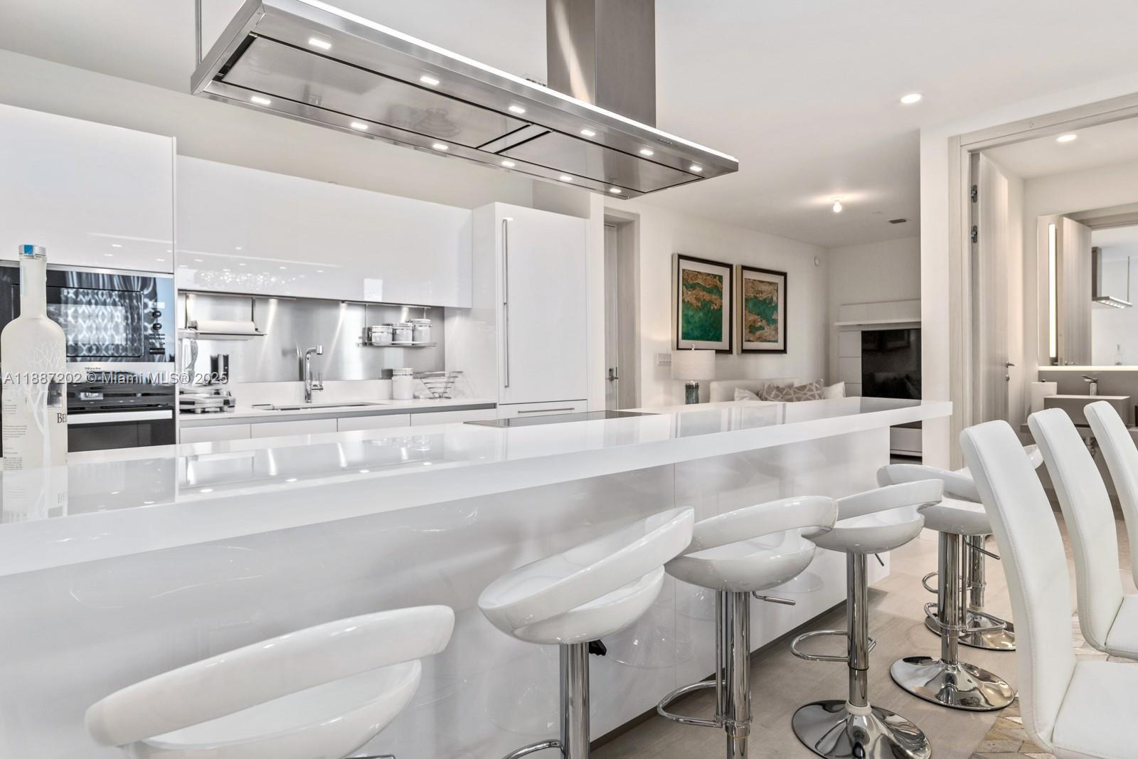 1000 Brickell Plz #PH6006, Miami FL 33131