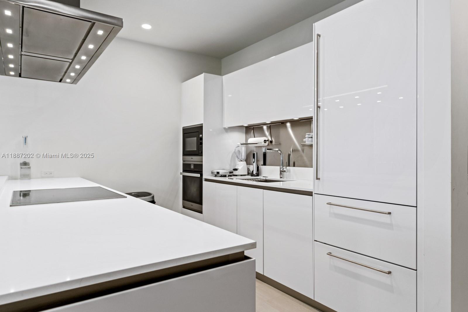 1000 Brickell Plz #PH6006, Miami FL 33131