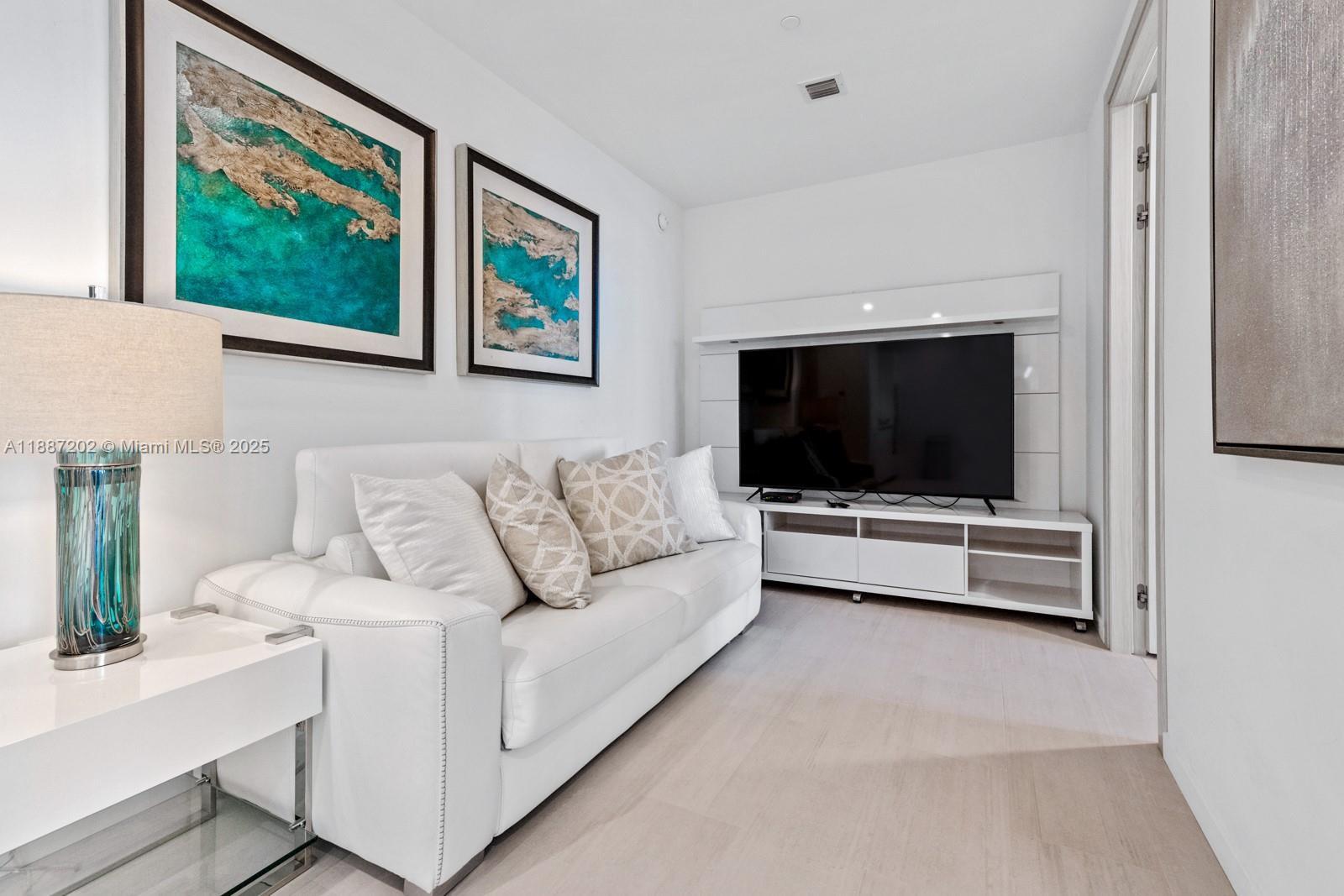 1000 Brickell Plz #PH6006, Miami FL 33131