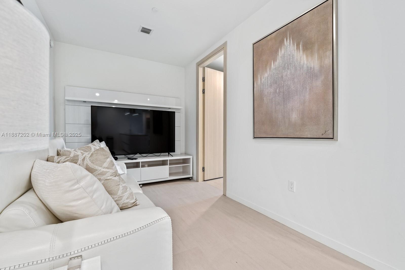 1000 Brickell Plz #PH6006, Miami FL 33131