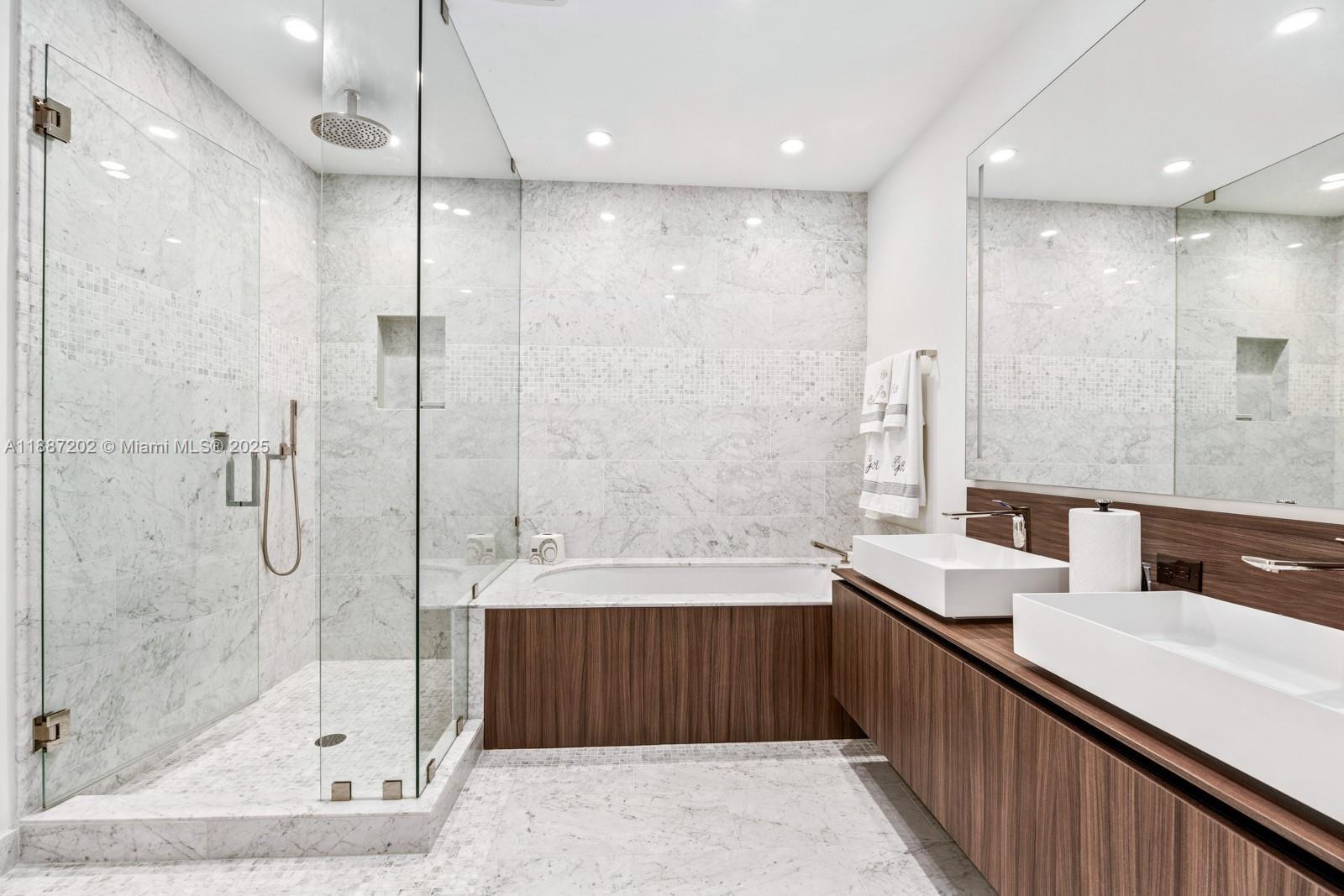 1000 Brickell Plz #PH6006, Miami FL 33131