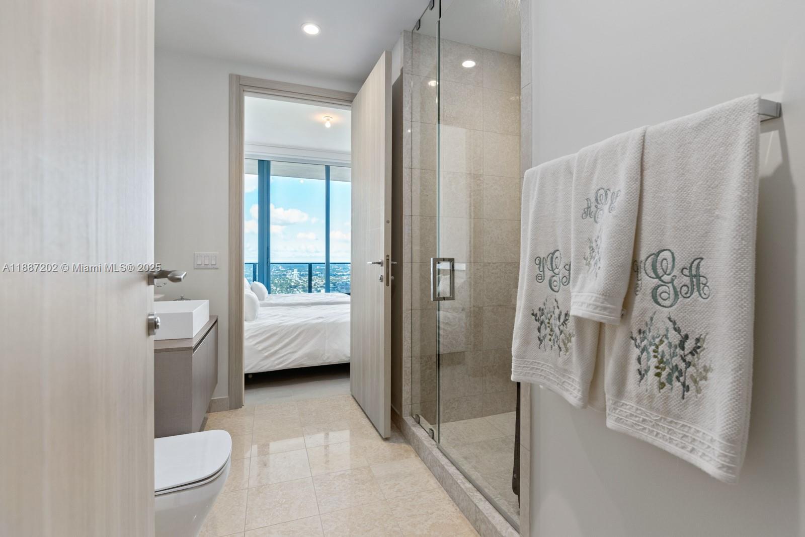 1000 Brickell Plz #PH6006, Miami FL 33131