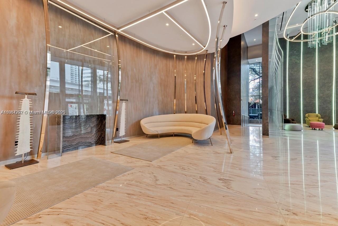 1000 Brickell Plz #PH6006, Miami FL 33131