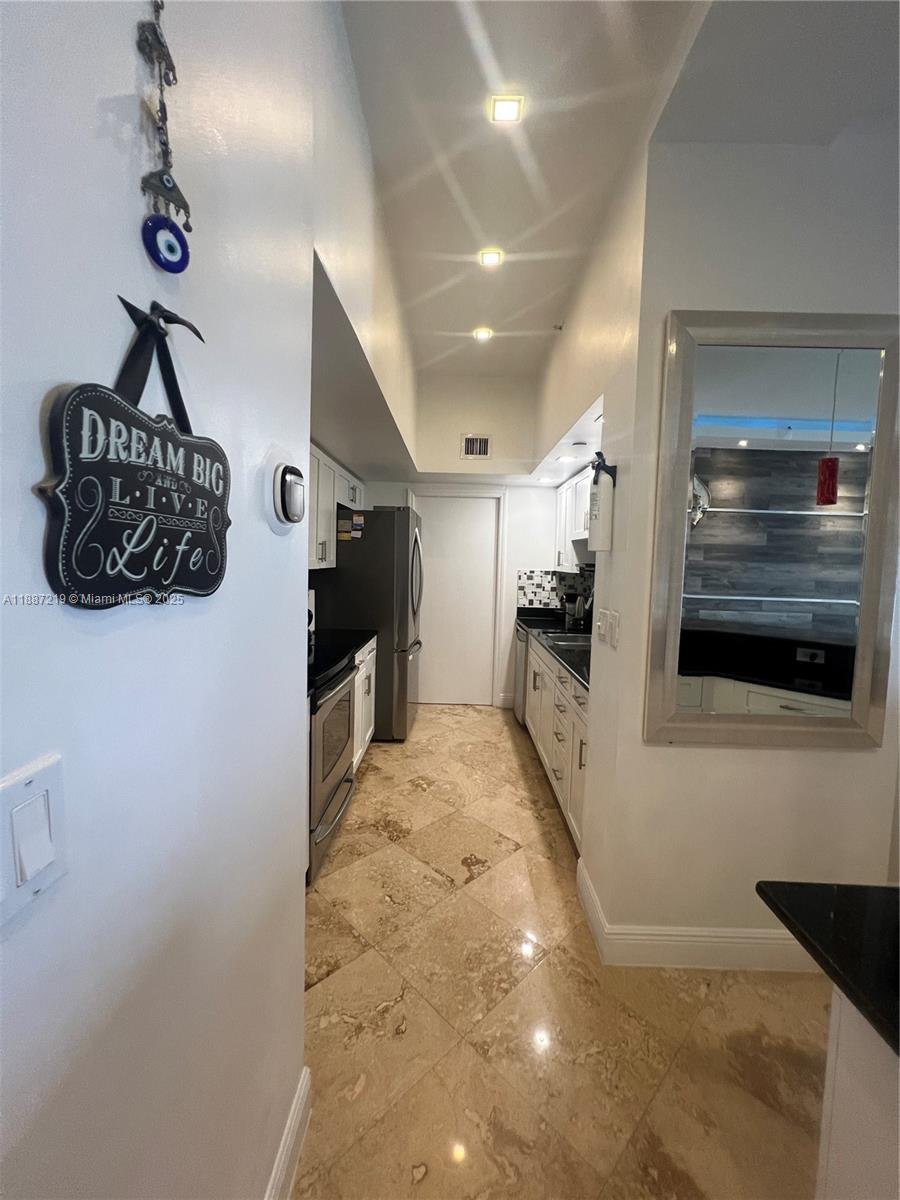 6917 Collins Ave #PH09, Miami Beach FL 33141