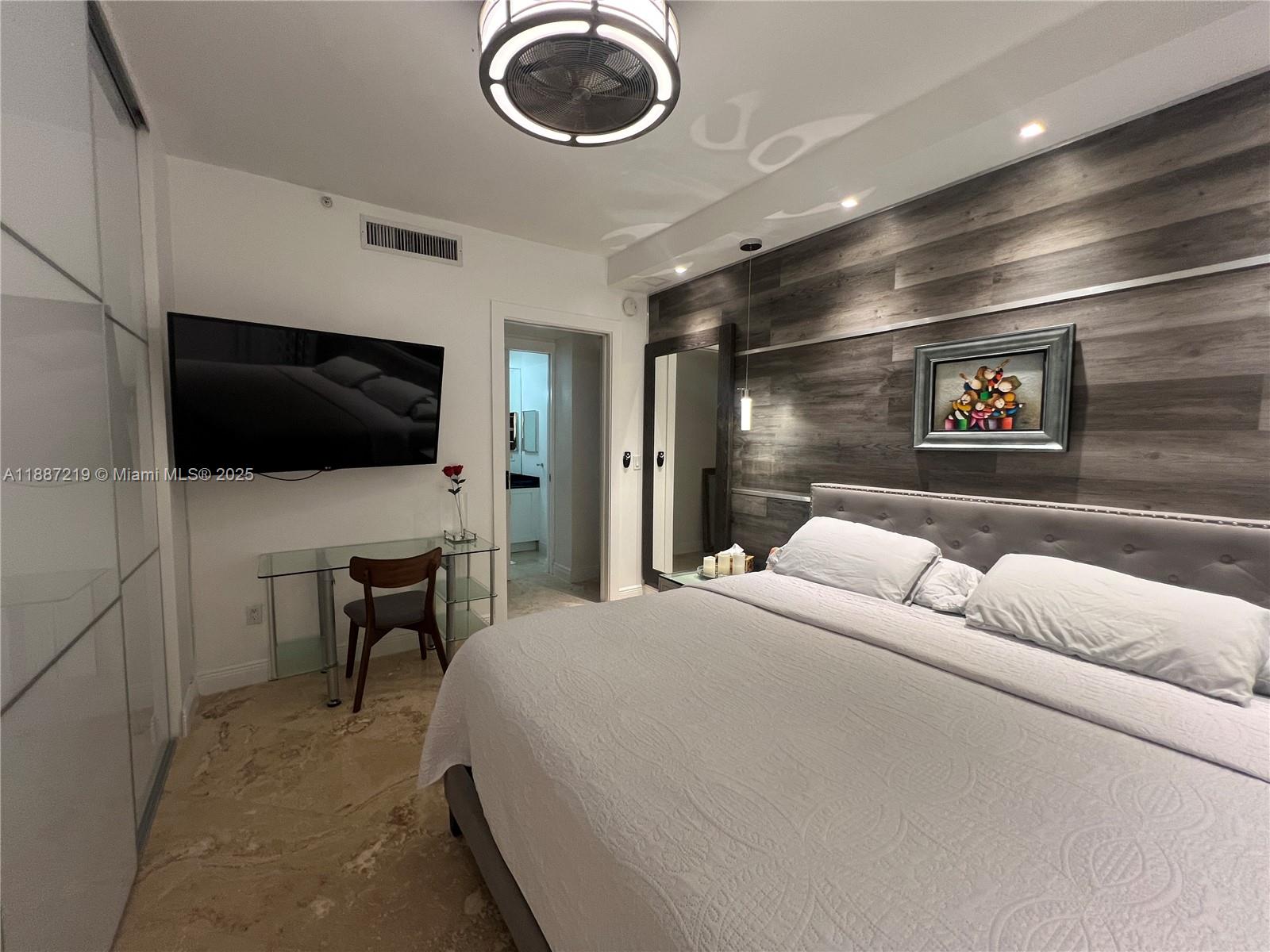 6917 Collins Ave #PH09, Miami Beach FL 33141