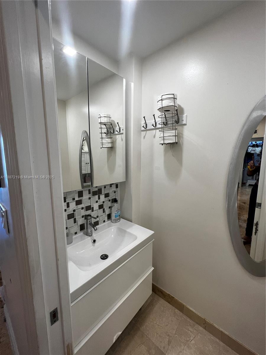 6917 Collins Ave #PH09, Miami Beach FL 33141