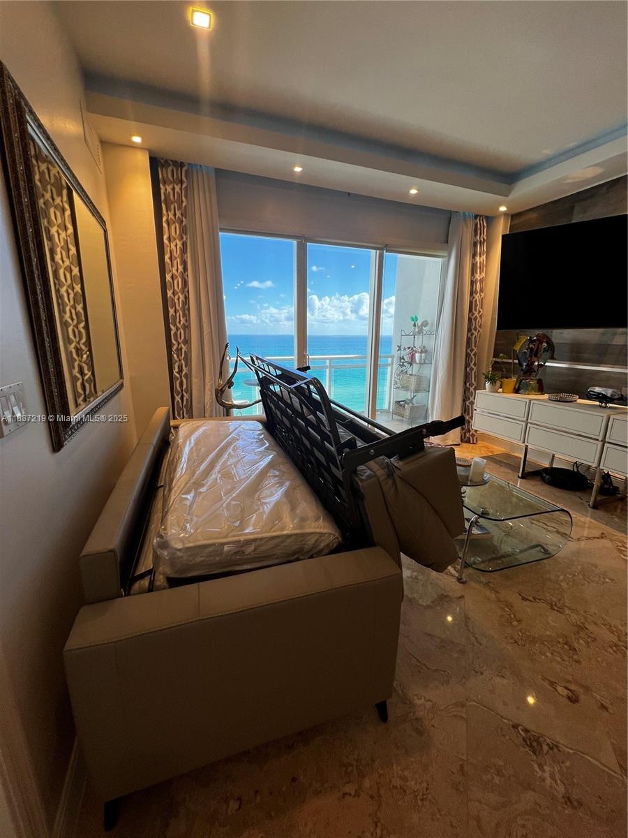 6917 Collins Ave #PH09, Miami Beach FL 33141