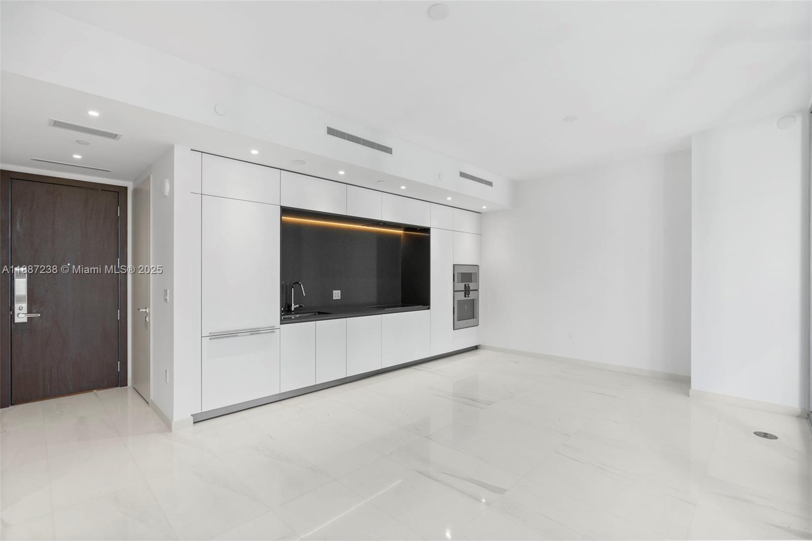 300 Biscayne Blvd Way #3508, Miami FL 33131