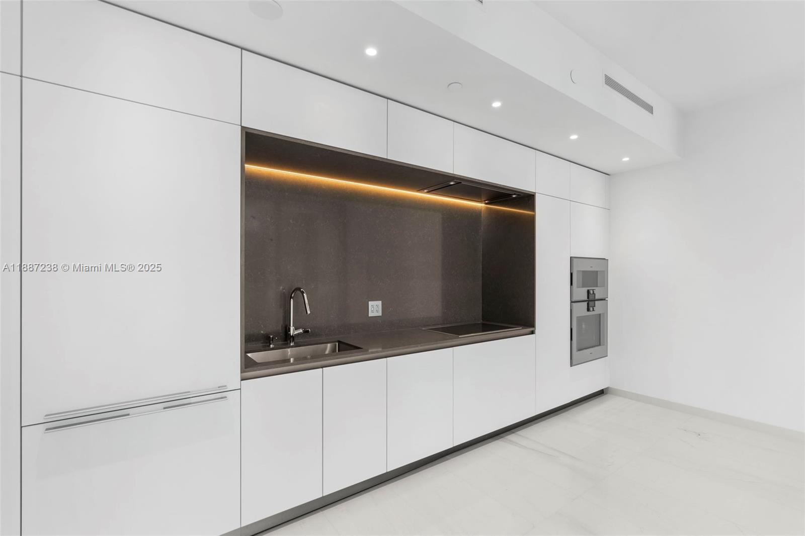 300 Biscayne Blvd Way #3508, Miami FL 33131