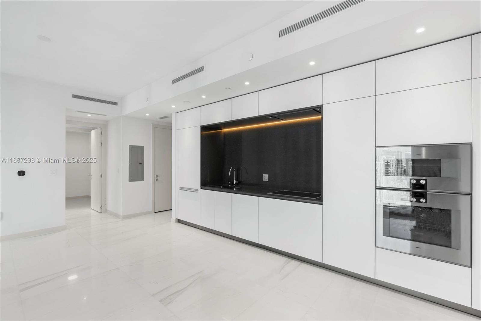 300 Biscayne Blvd Way #3508, Miami FL 33131