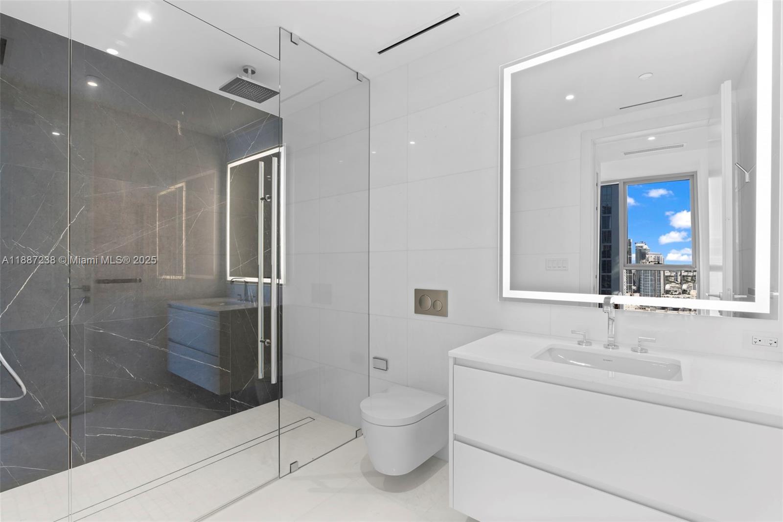 300 Biscayne Blvd Way #3508, Miami FL 33131