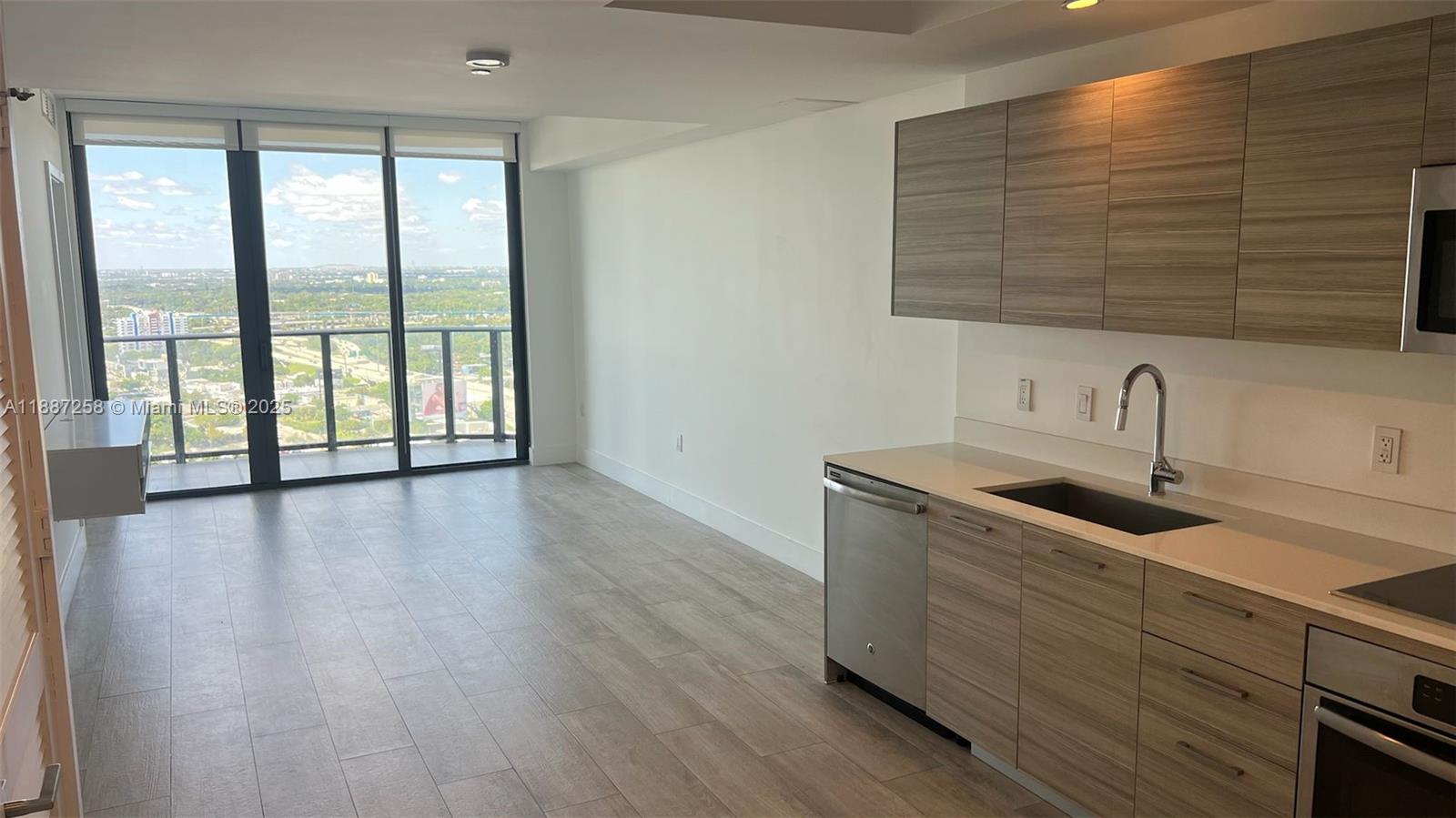 121 NE 34th St #2910, Miami FL 33137