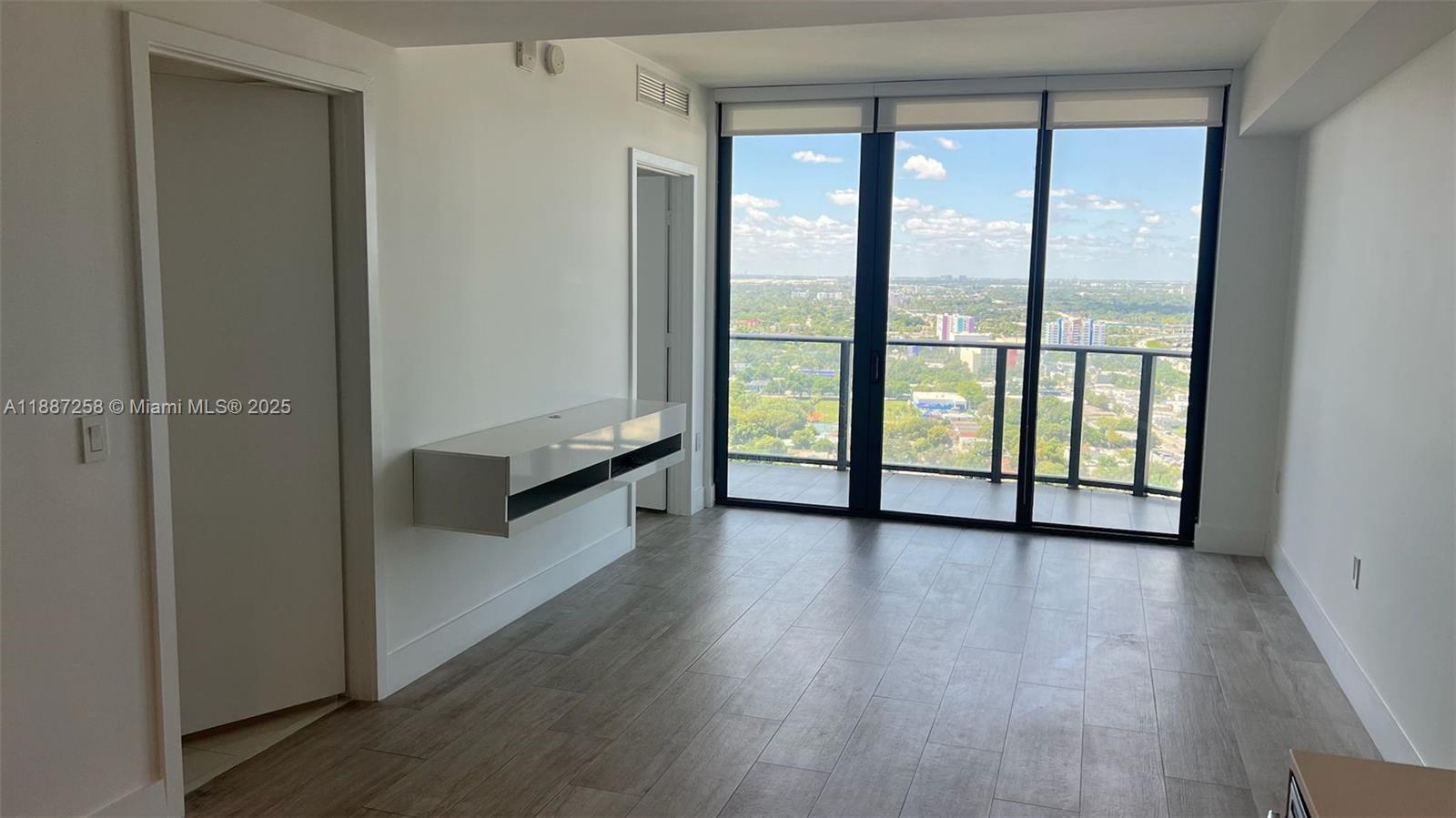 121 NE 34th St #2910, Miami FL 33137