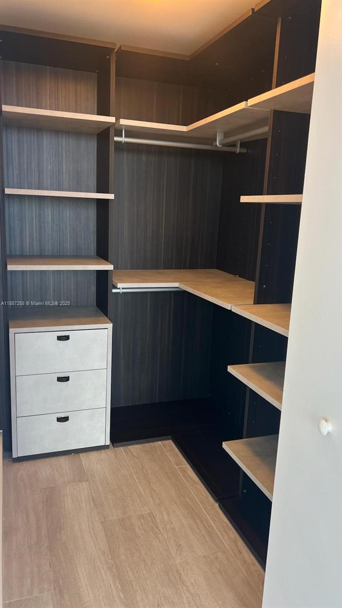 121 NE 34th St #2910, Miami FL 33137