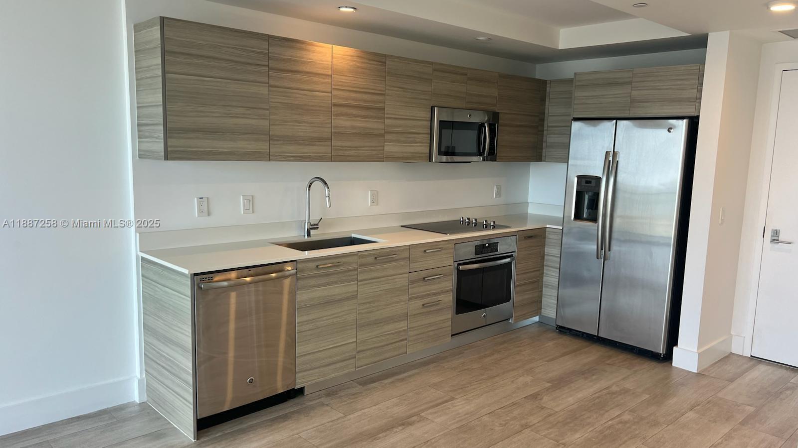 121 NE 34th St #2910, Miami FL 33137