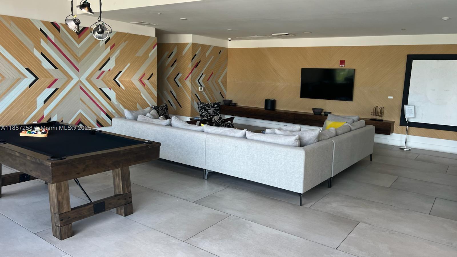 121 NE 34th St #2910, Miami FL 33137