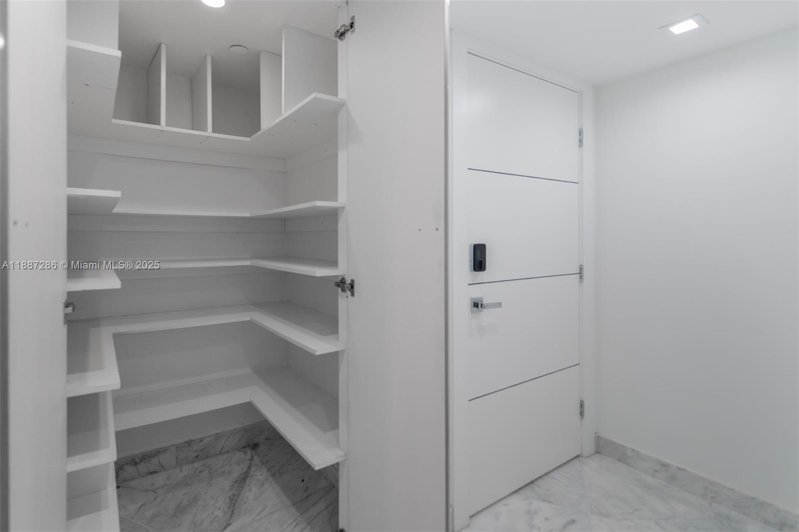 19195 Mystic Pointe Dr #2707, Aventura FL 33180