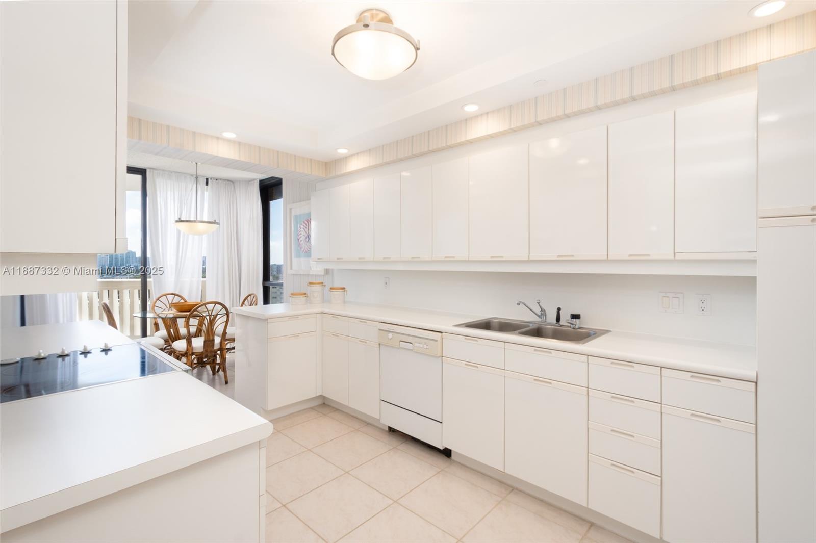2000 Island Blvd #1002, Aventura FL 33160