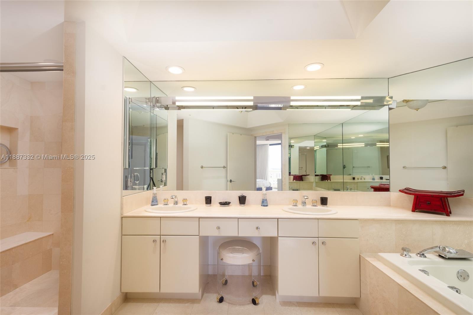 2000 Island Blvd #1002, Aventura FL 33160