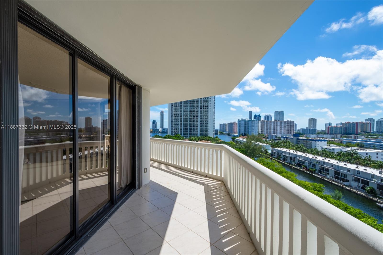 2000 Island Blvd #1002, Aventura FL 33160