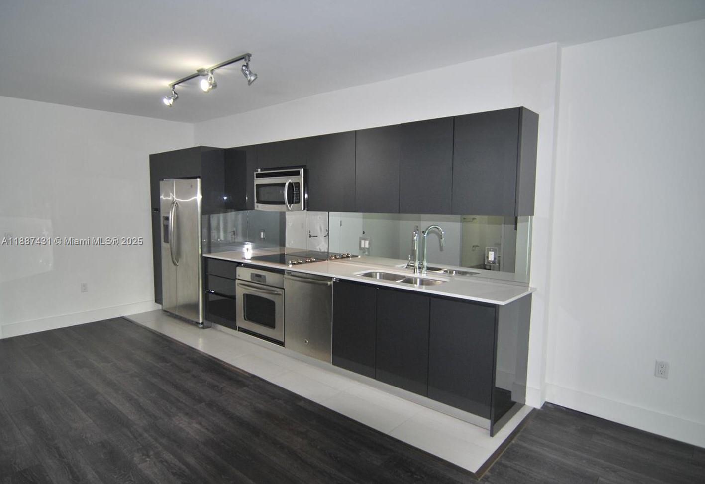 31 SE 6th St #606, Miami FL 33131