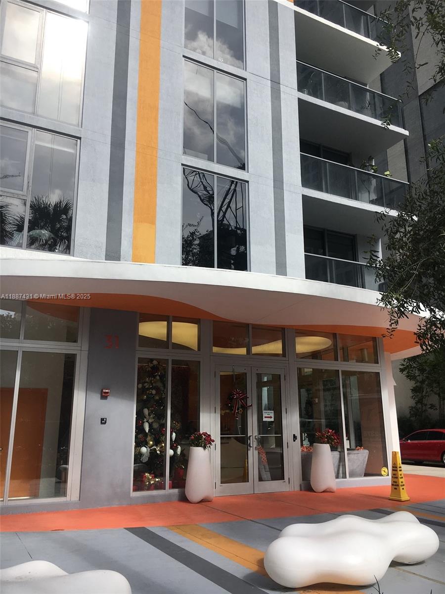 31 SE 6th St #606, Miami FL 33131