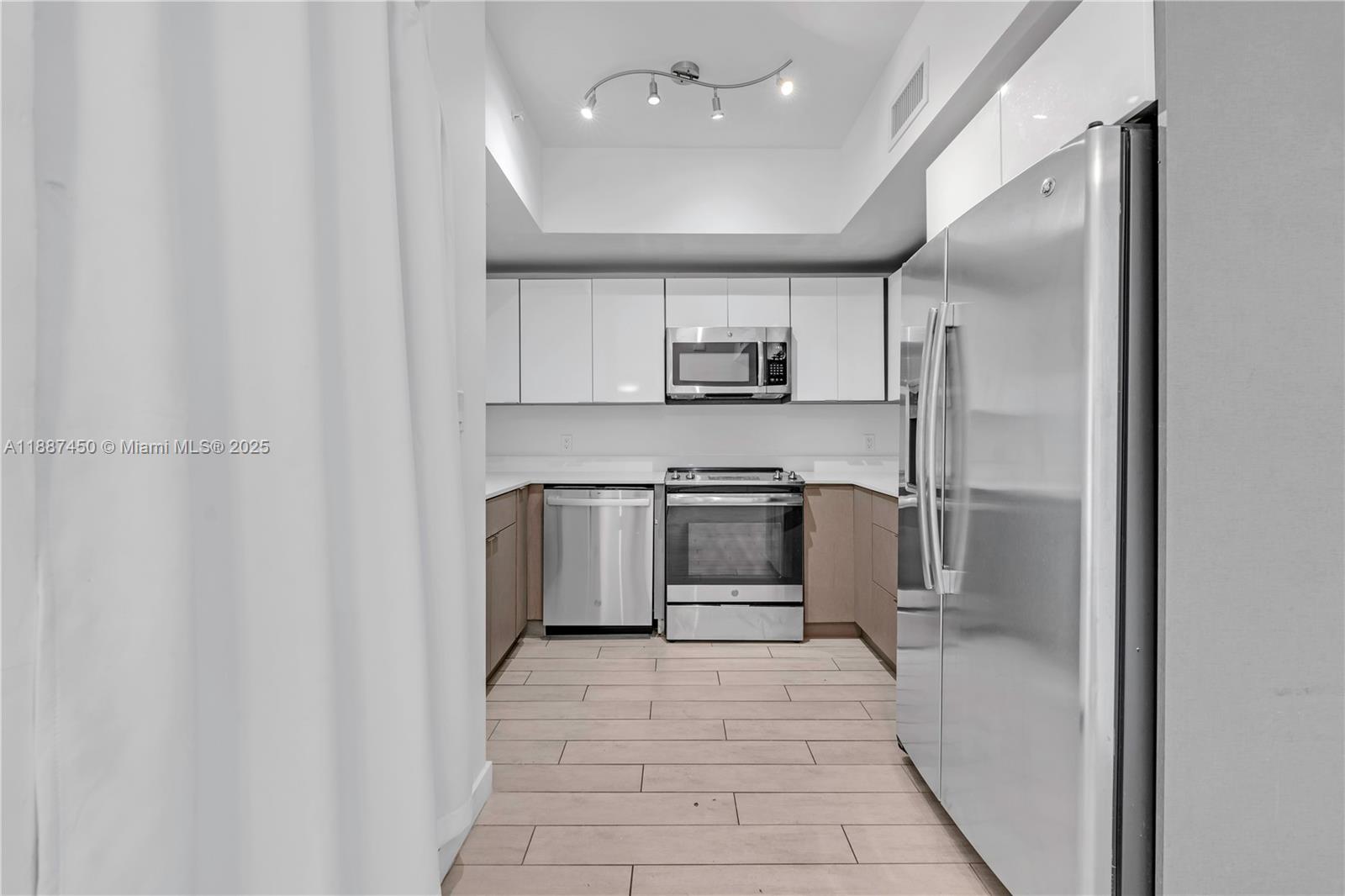 321 NE 26th St #907, Miami FL 33137