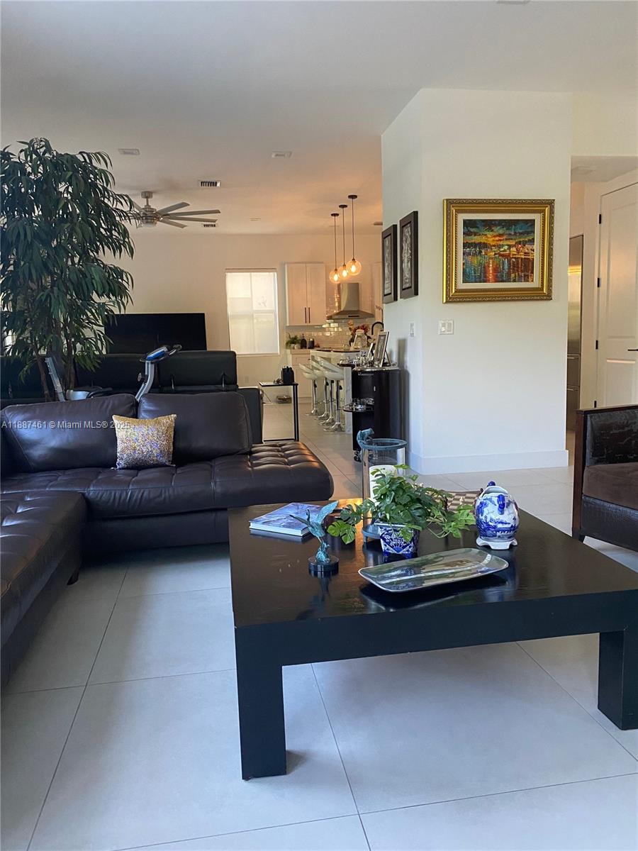 8904 SW 69th Ter, Miami FL 33173
