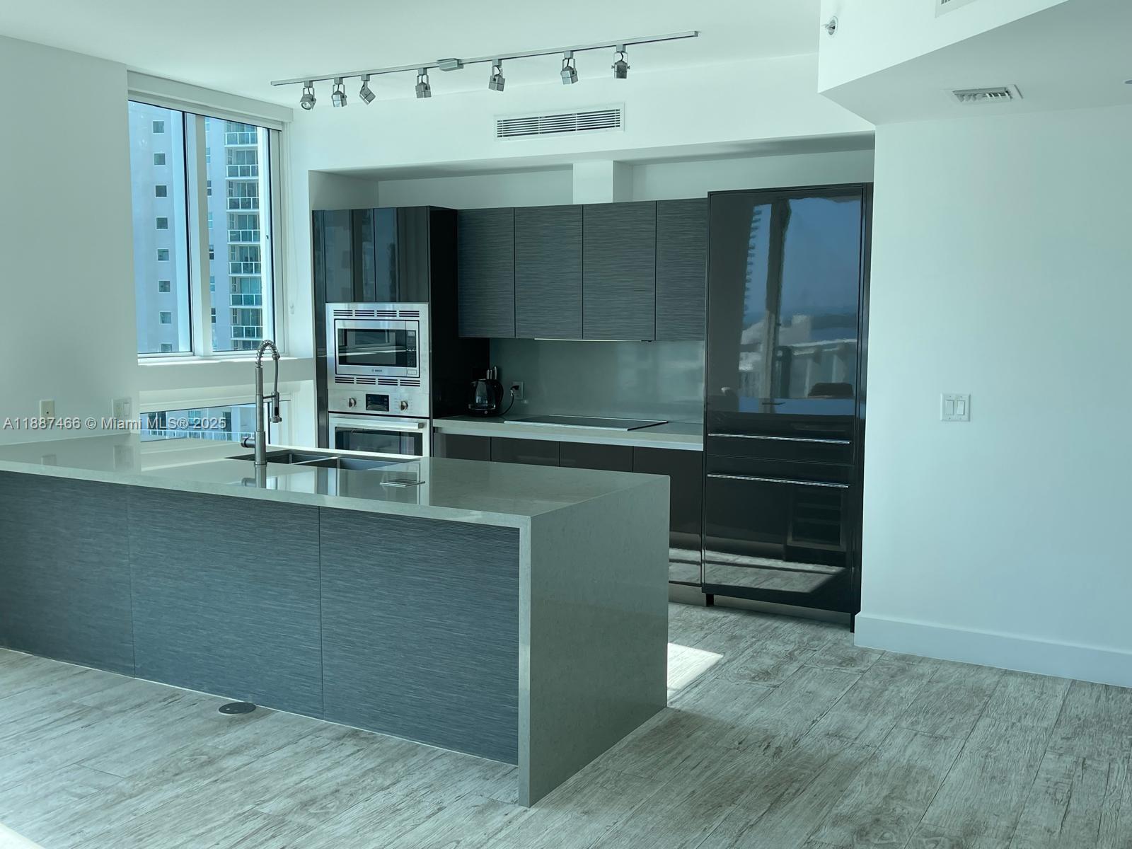 1080 Brickell Ave #2700, Miami FL 33131