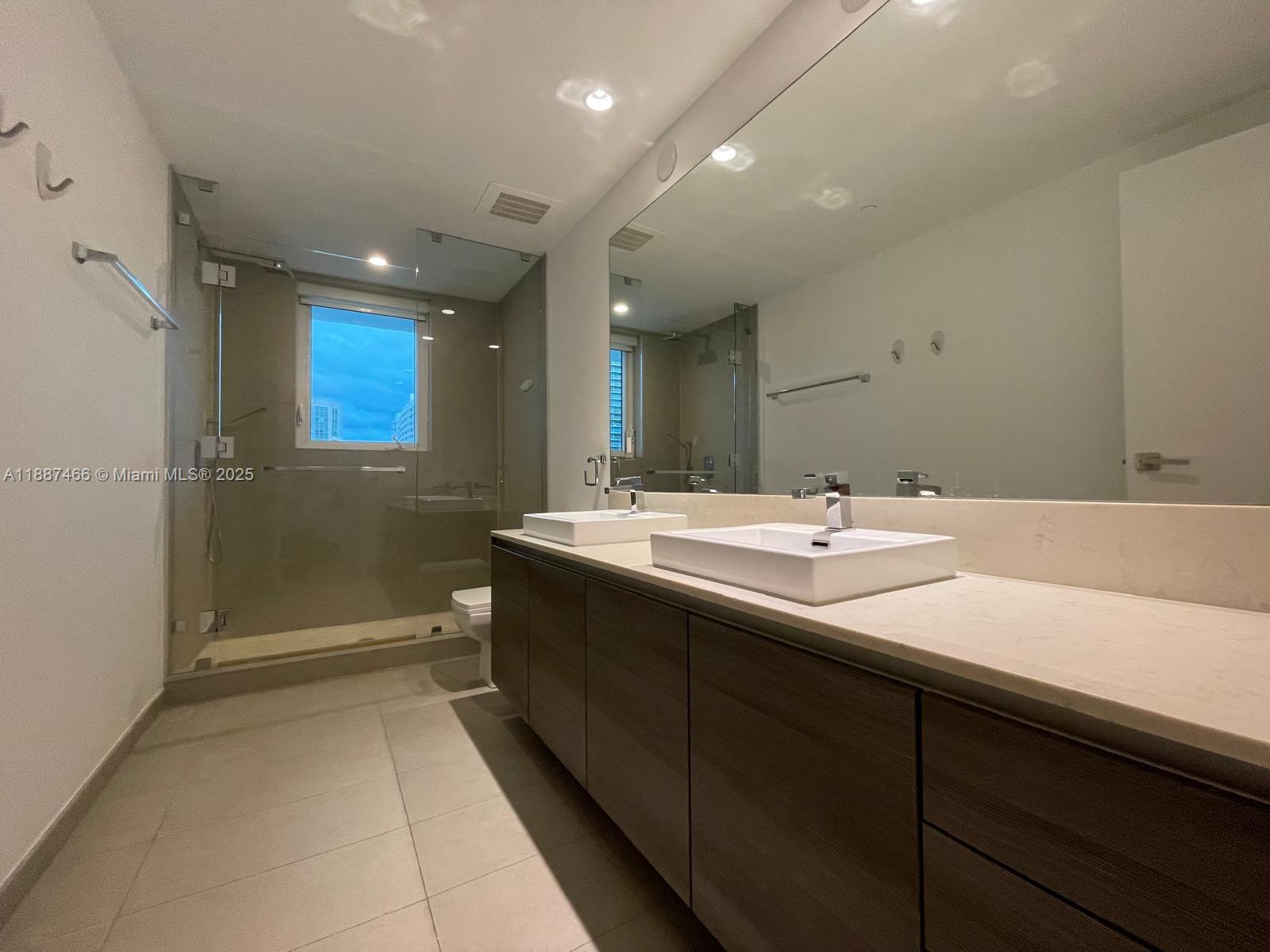 1080 Brickell Ave #2700, Miami FL 33131
