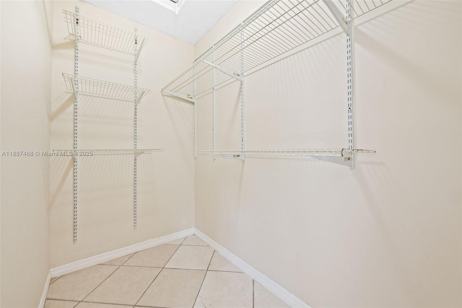 573 Palmetto Dr, Miami Springs FL 33166