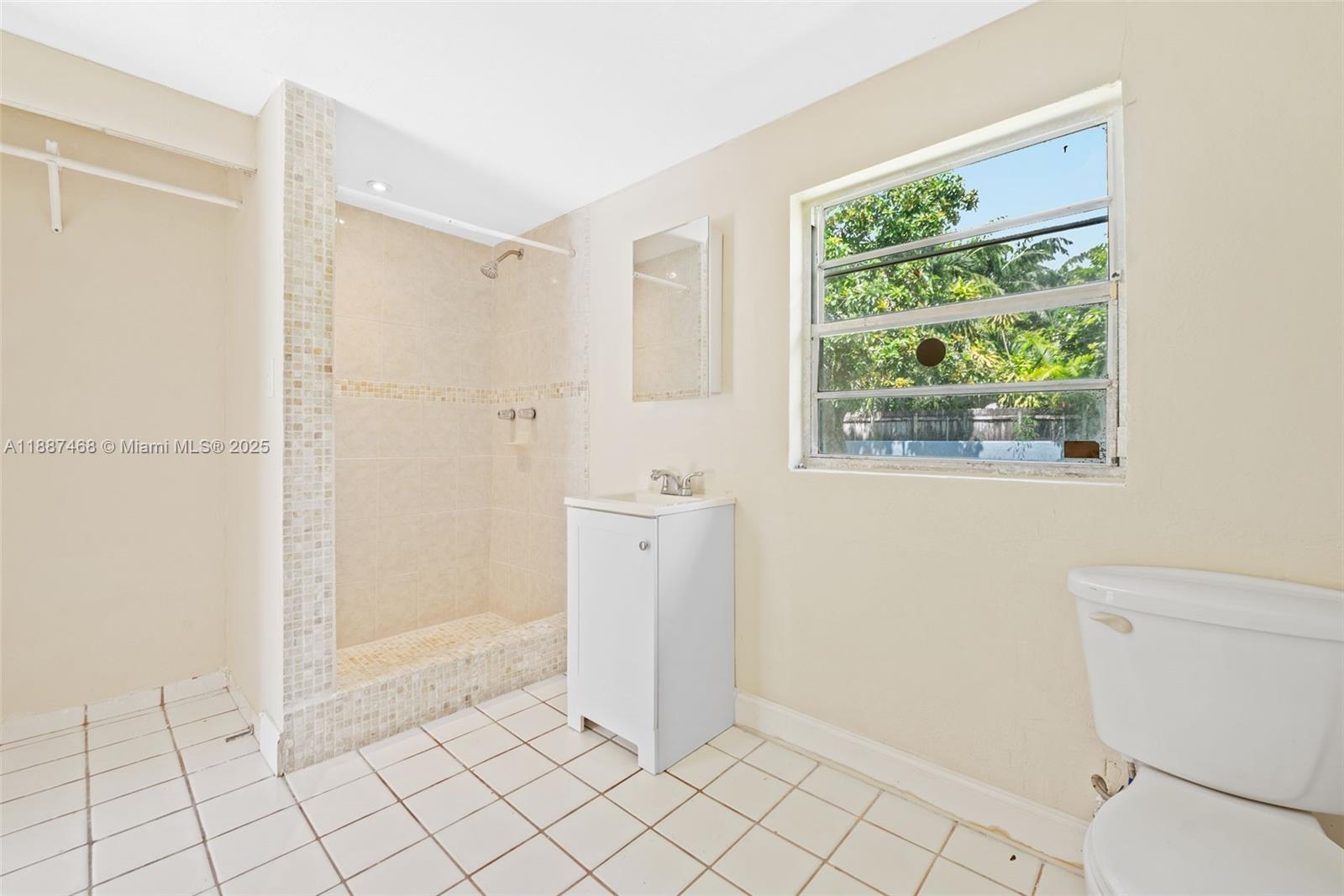 573 Palmetto Dr, Miami Springs FL 33166